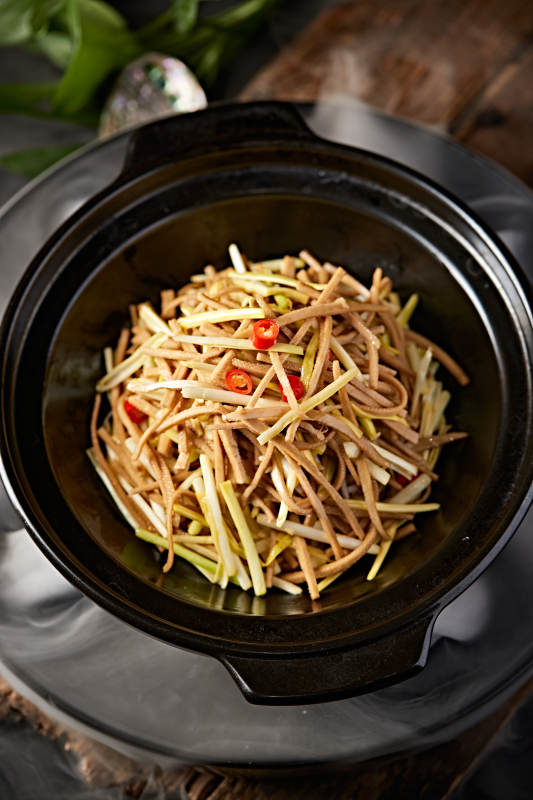 砂锅米椒韭黄黑豆腐丝图片