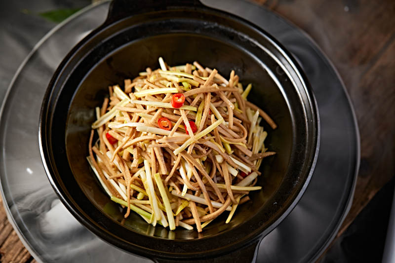 砂锅米椒韭黄黑豆腐丝图片