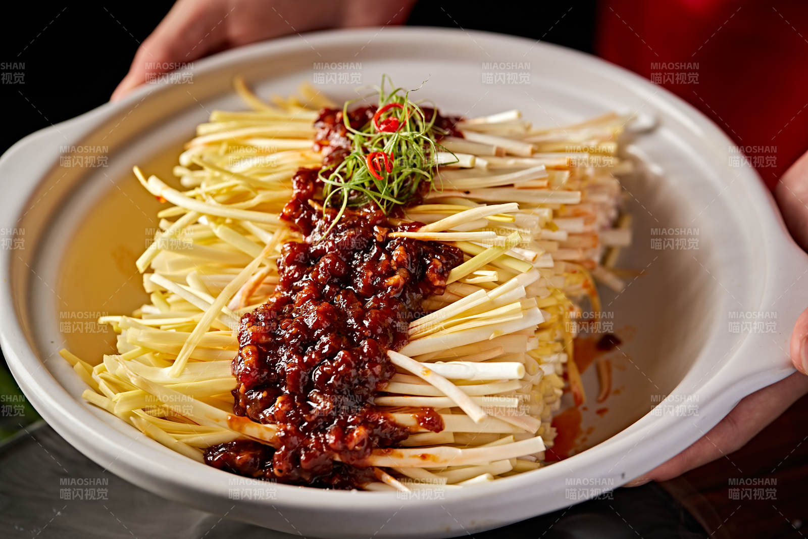 砂锅肉酱焗蒜黄图片