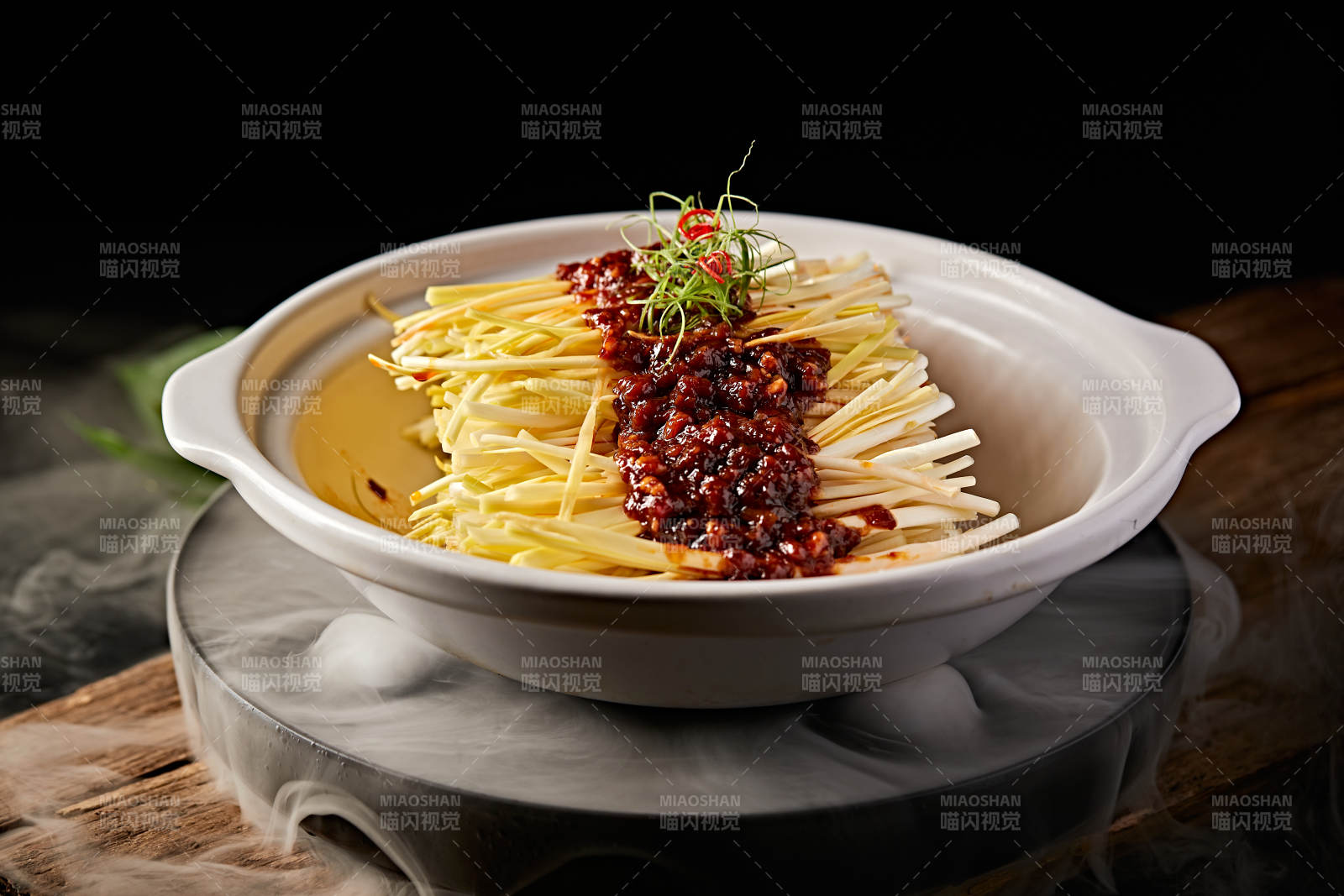 砂锅肉酱焗蒜黄图片