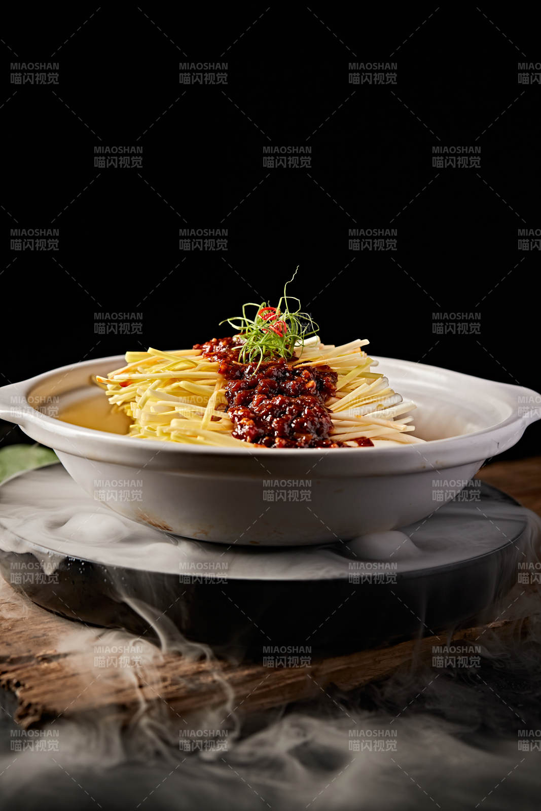 砂锅肉酱焗蒜黄图片