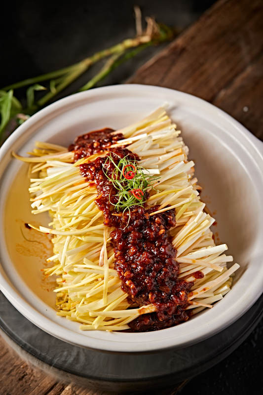 砂锅肉酱焗蒜黄图片