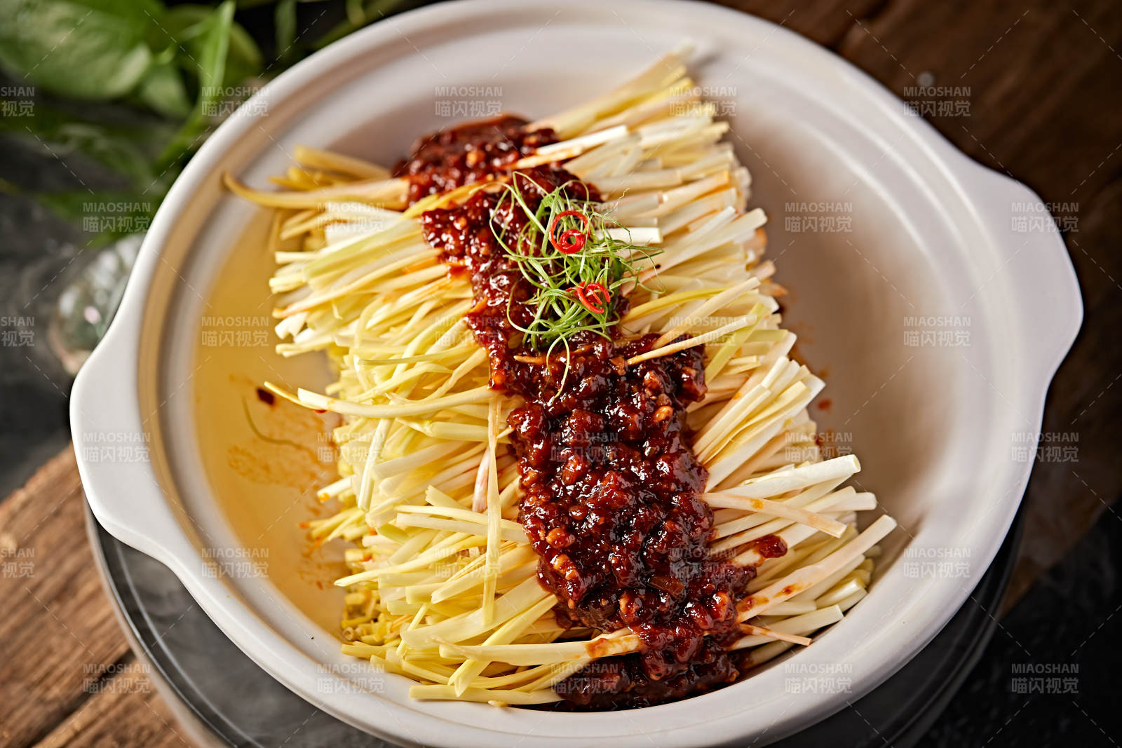 砂锅肉酱焗蒜黄图片