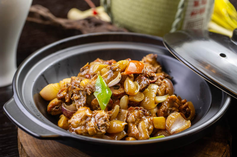 砂锅蒜香跑山鸡图片