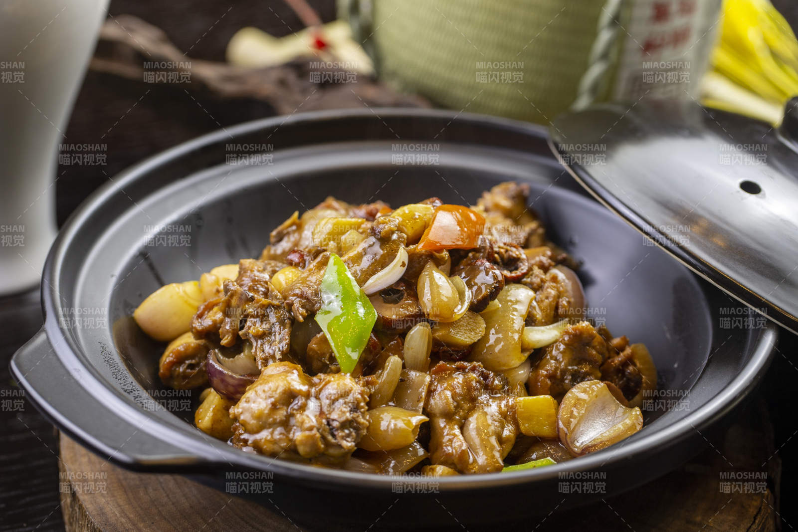 砂锅蒜香跑山鸡图片