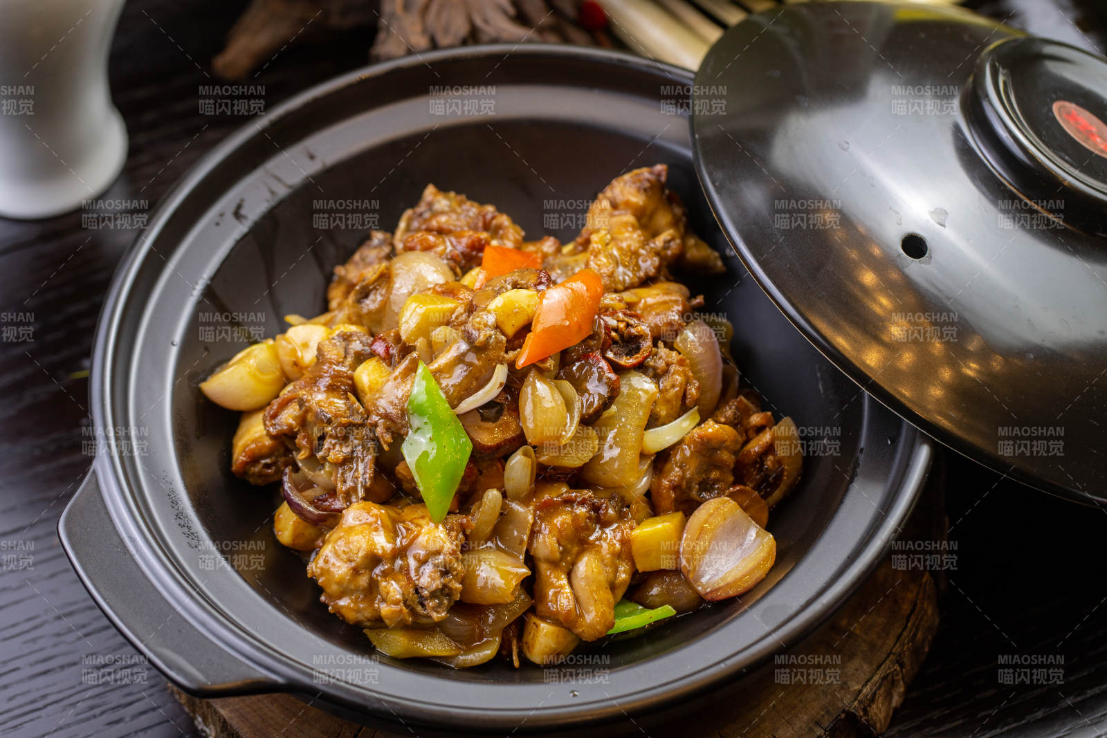 砂锅蒜香跑山鸡图片