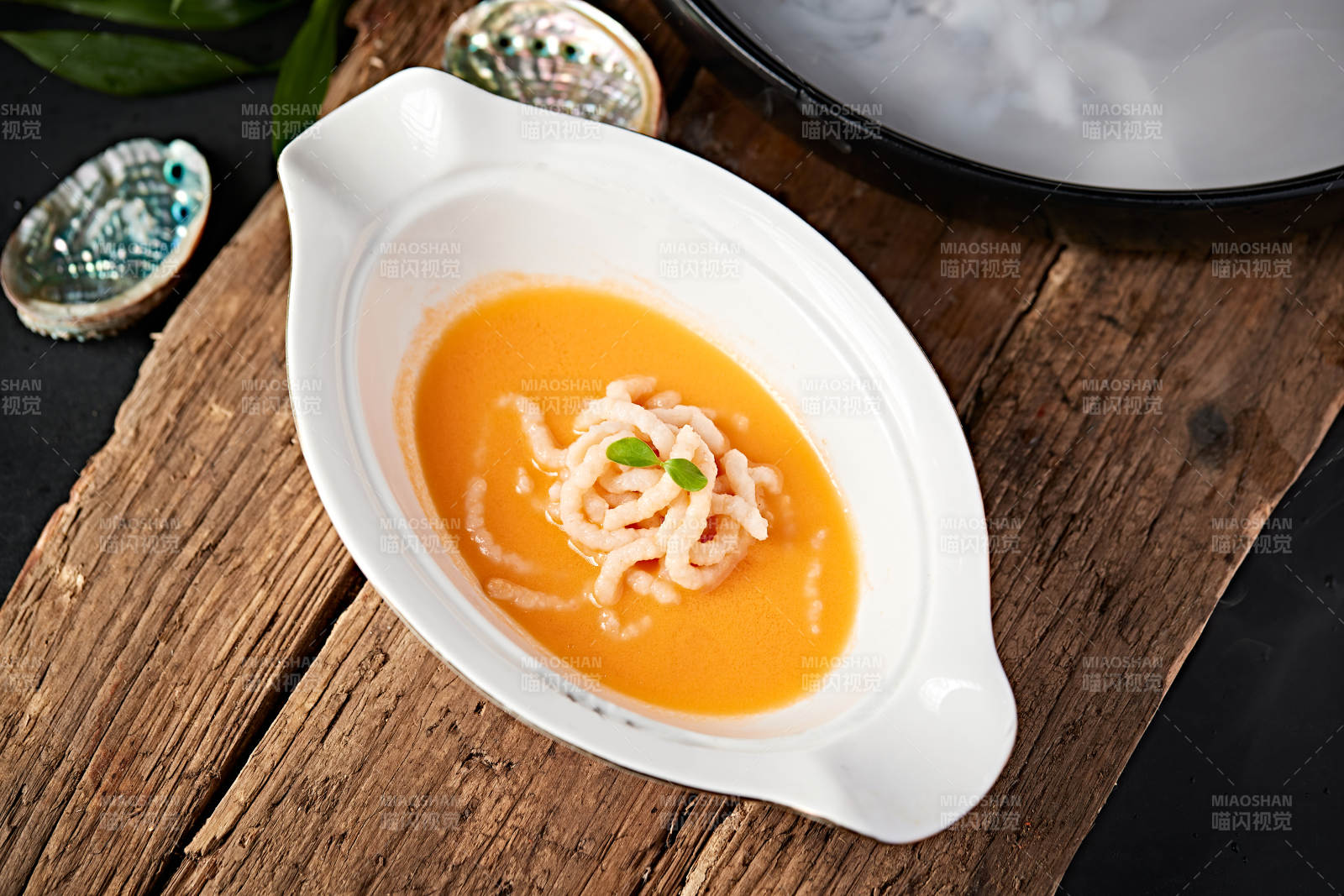 精美位菜鲍汁龙虾肉面图片