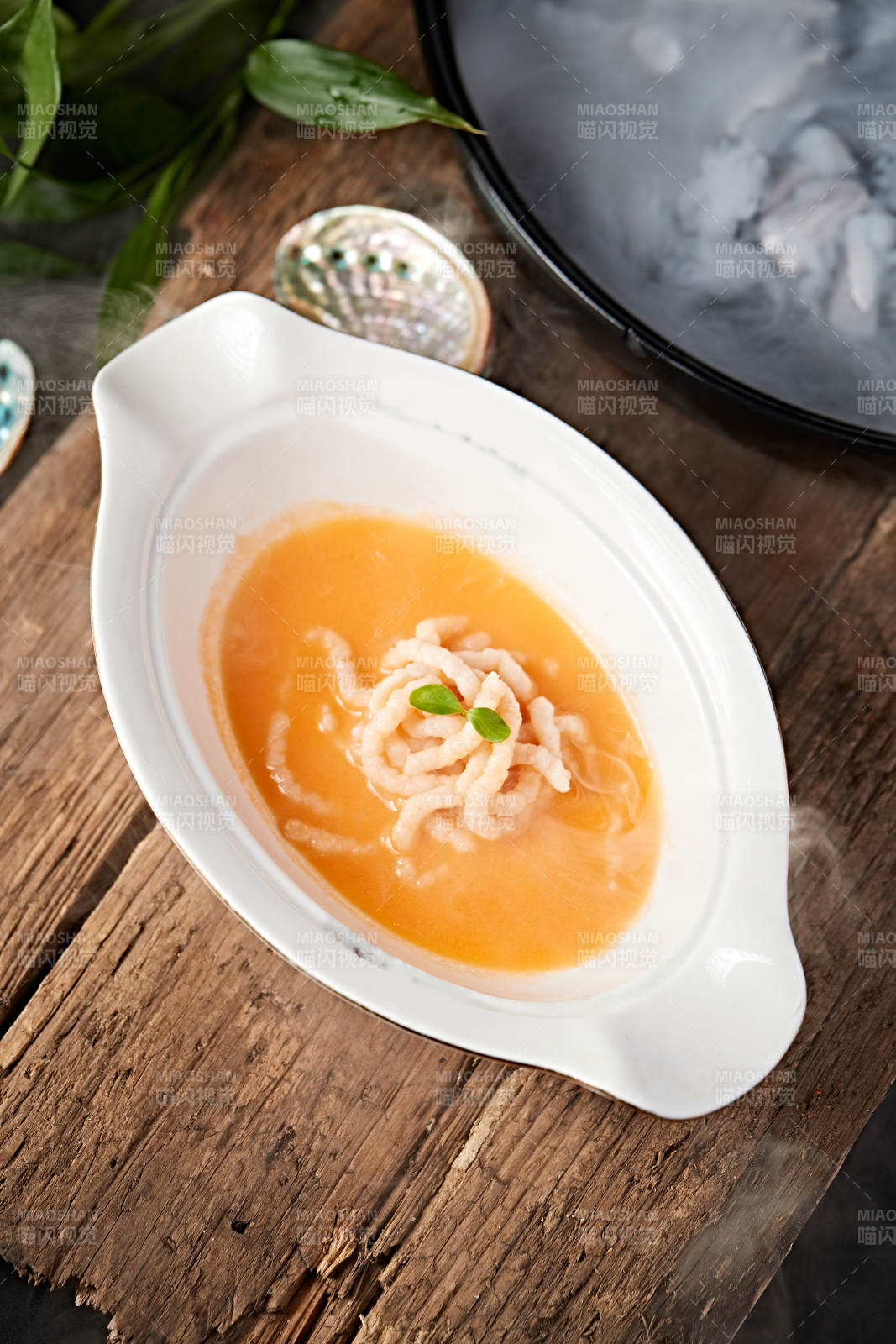 精美位菜鲍汁龙虾肉面图片