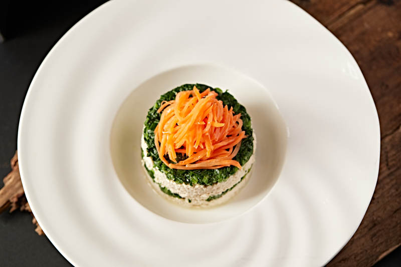 精美凉菜胡萝卜丝菠菜酿豆腐图片