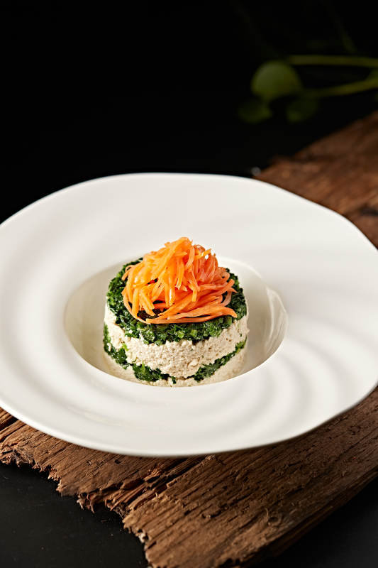 精美凉菜胡萝卜丝菠菜酿豆腐图片