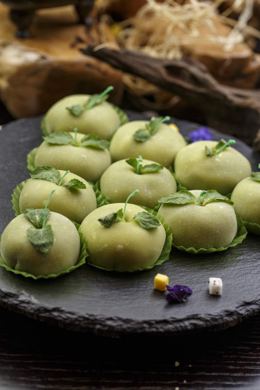 糯米糍造型似青苹果奶油泡芙图片