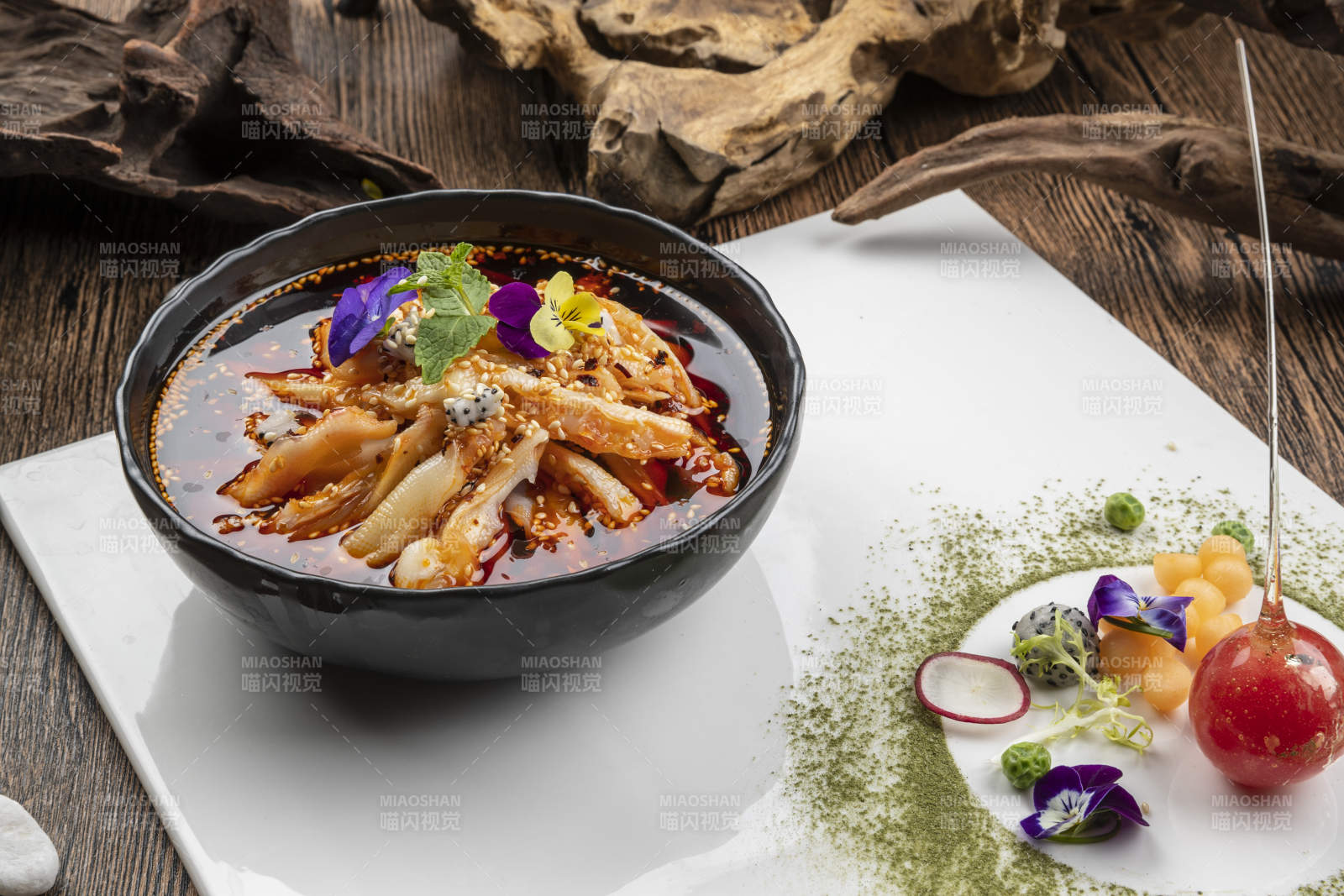 红油口水手撕鸡图片