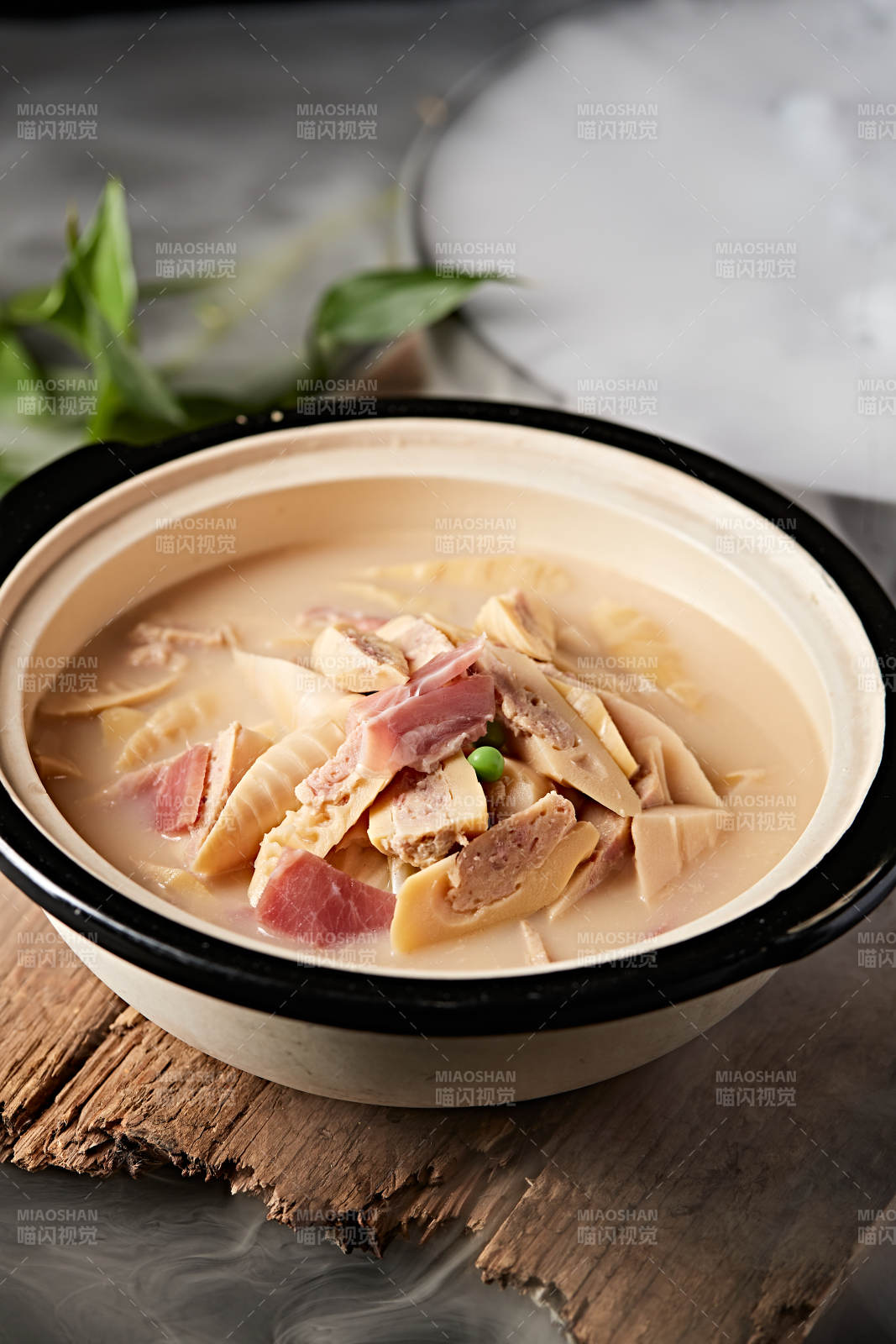 美味砂锅腌笃鲜图片