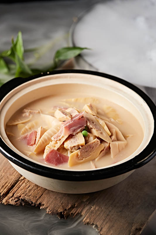 美味砂锅腌笃鲜图片