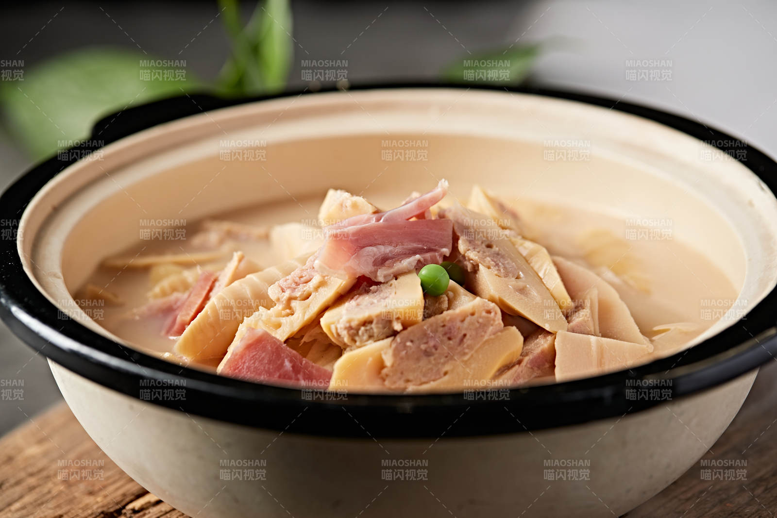 美味砂锅腌笃鲜图片