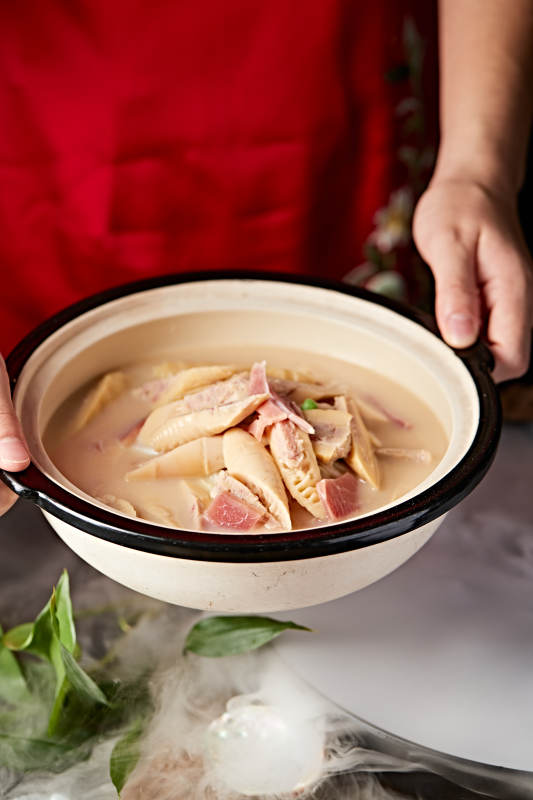 美味砂锅腌笃鲜图片