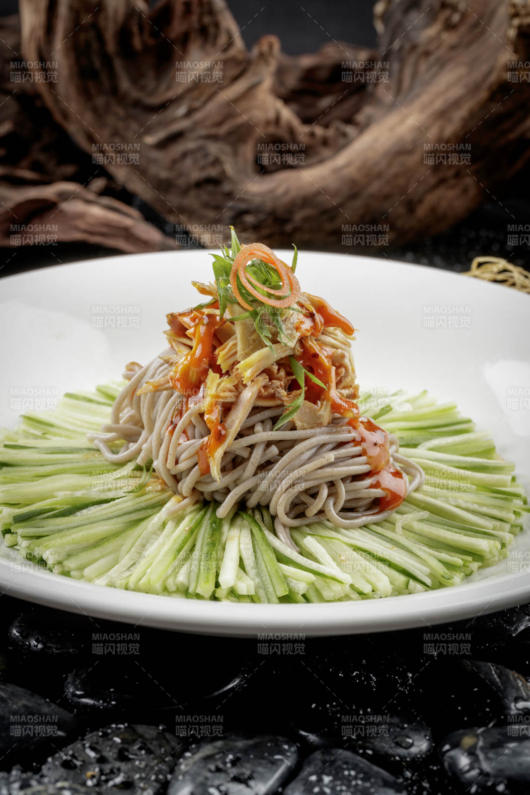 美味鸡丝荞面图片