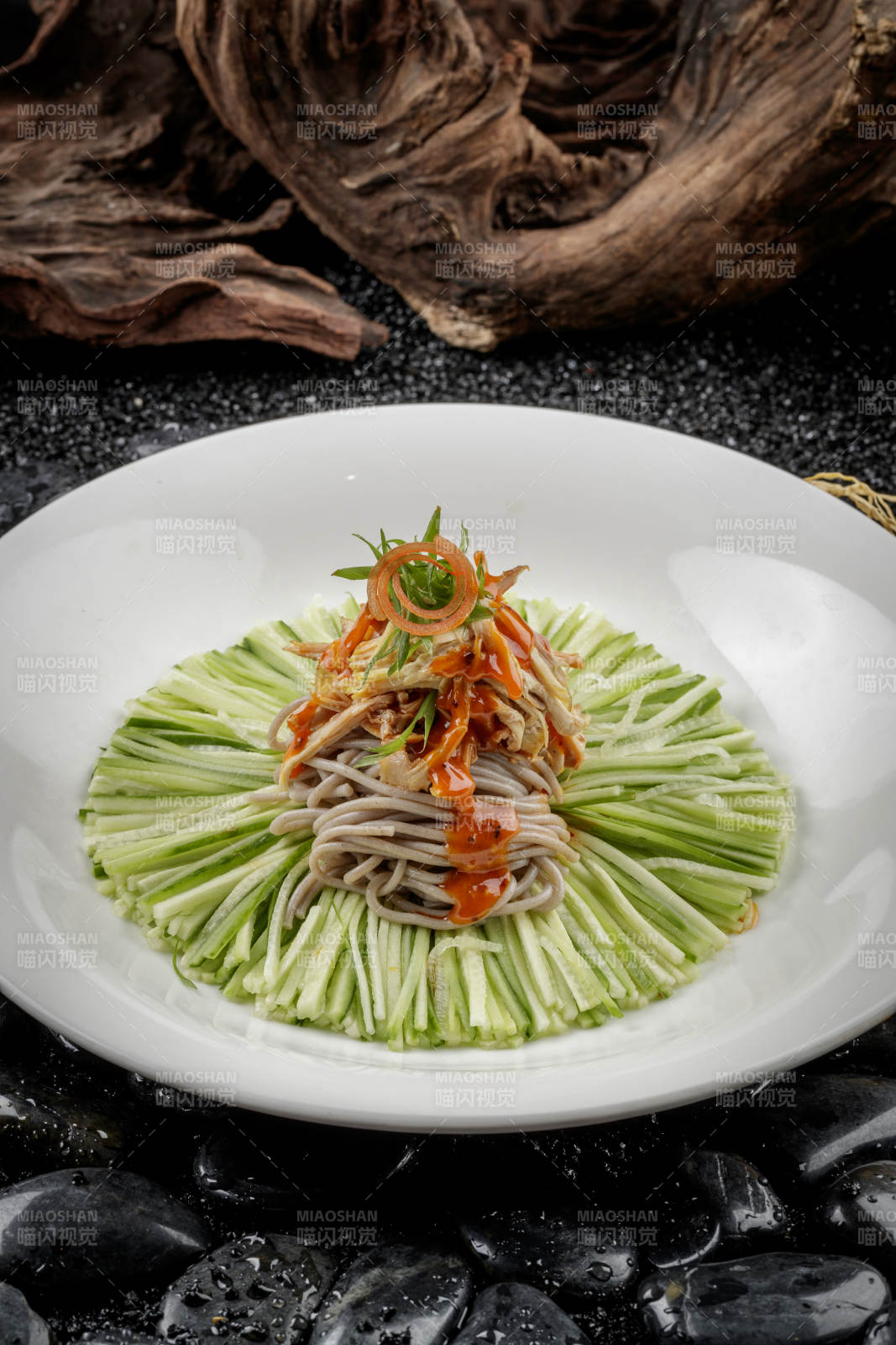 美味鸡丝荞面图片