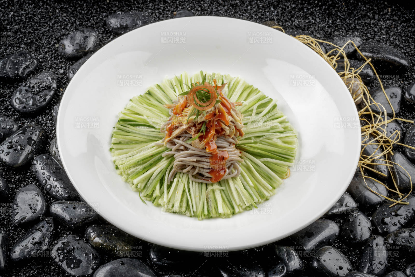 美味鸡丝荞面图片