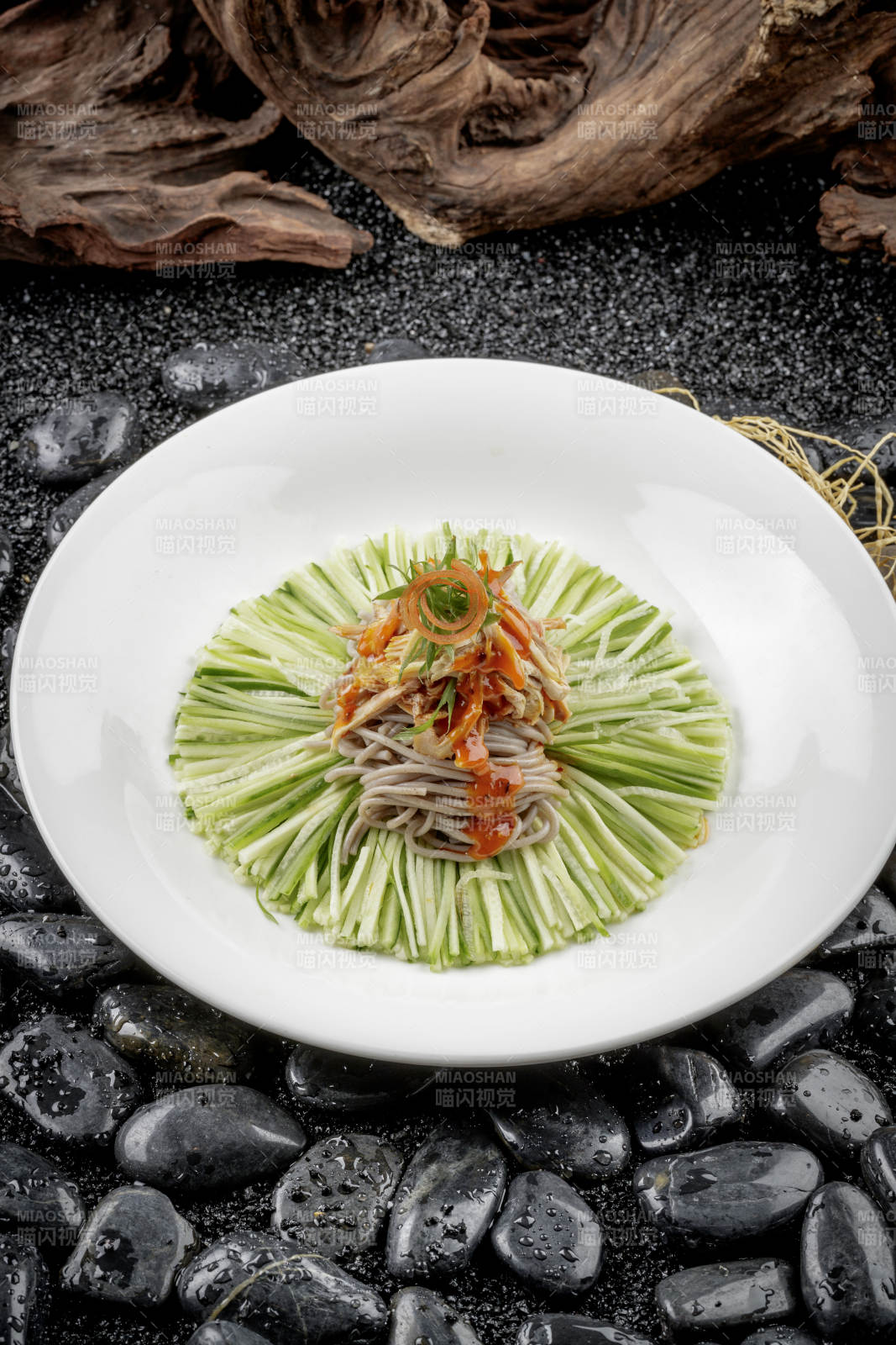 美味鸡丝荞面图片