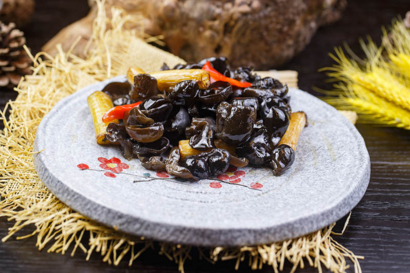 葱烧黑木耳图片