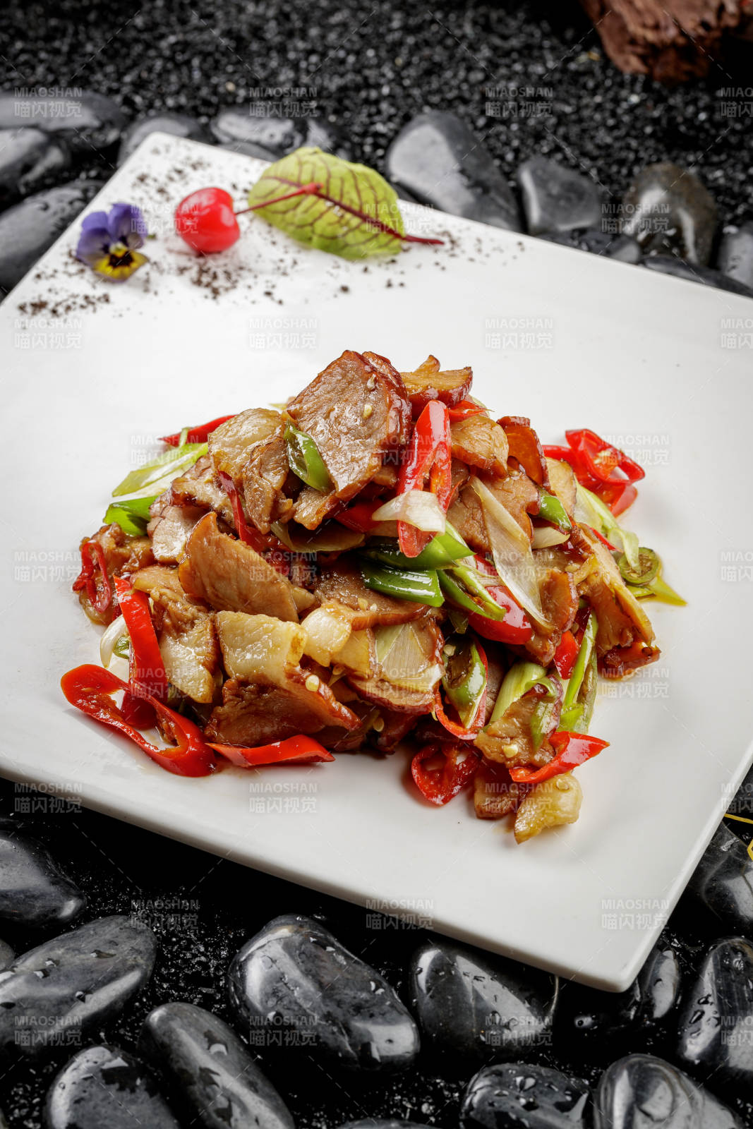 蒜苗炒黑腊肉图片