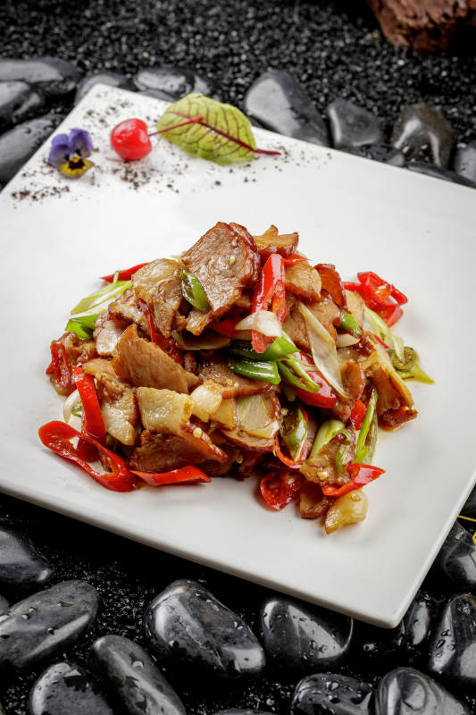 蒜苗炒黑腊肉图片