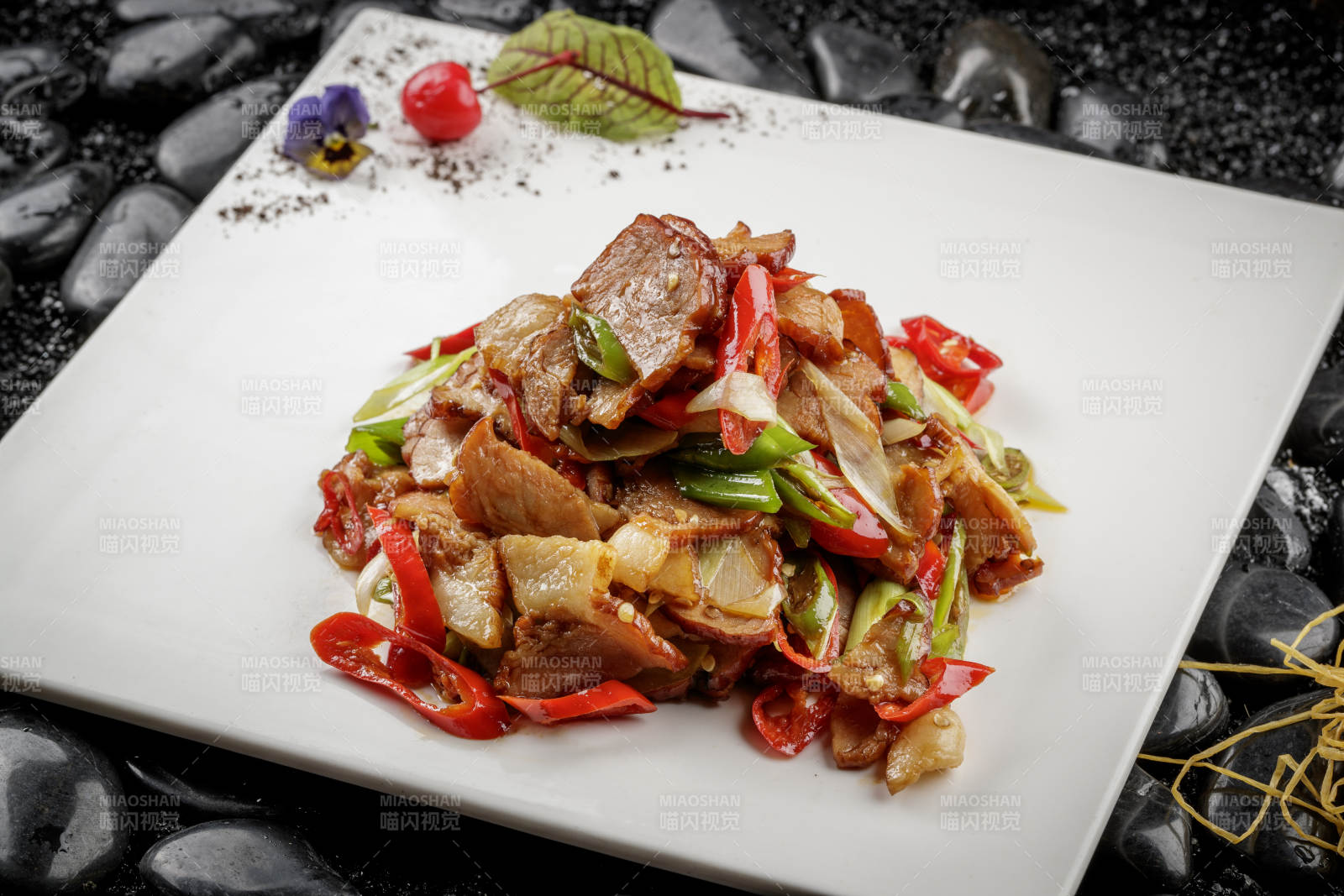 蒜苗炒黑腊肉图片