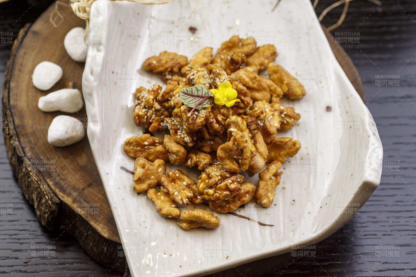 蜜汁核桃仁图片