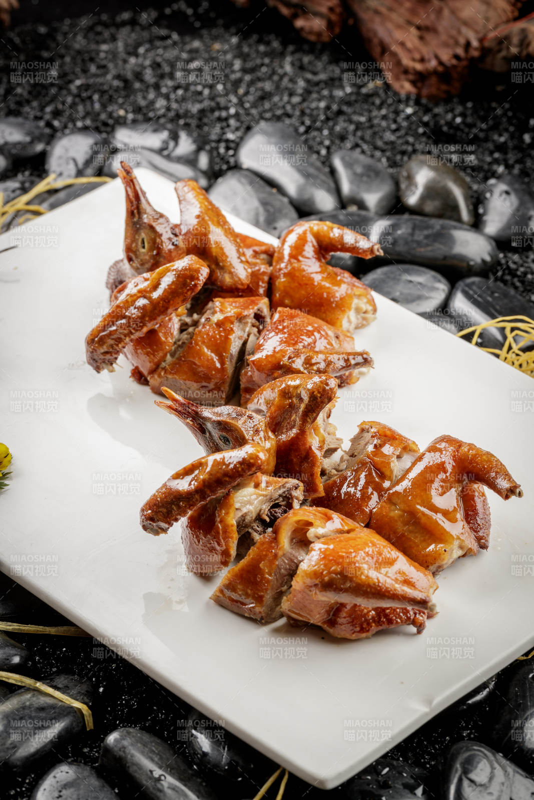 金牌烤乳鸽图片