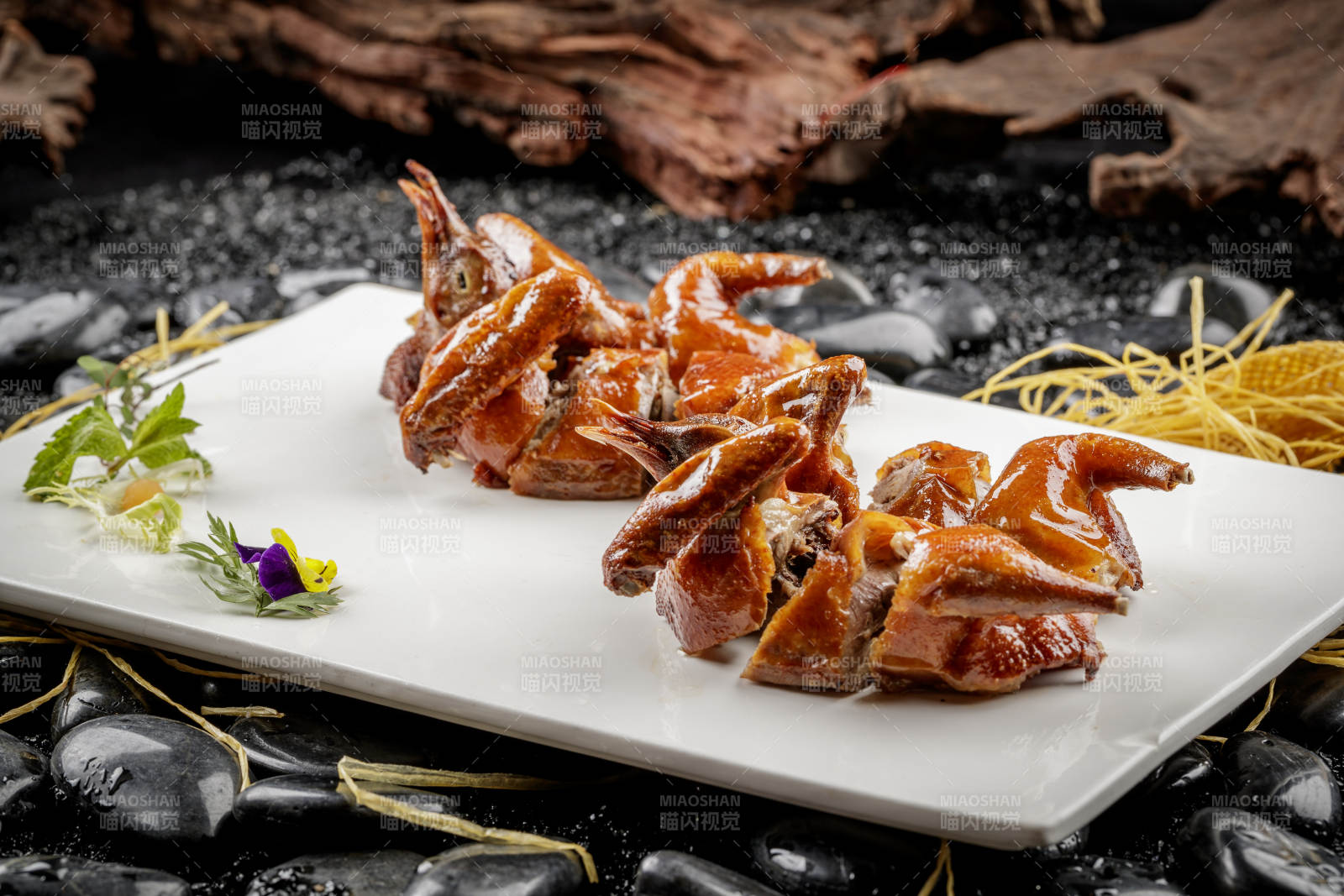 金牌烤乳鸽图片