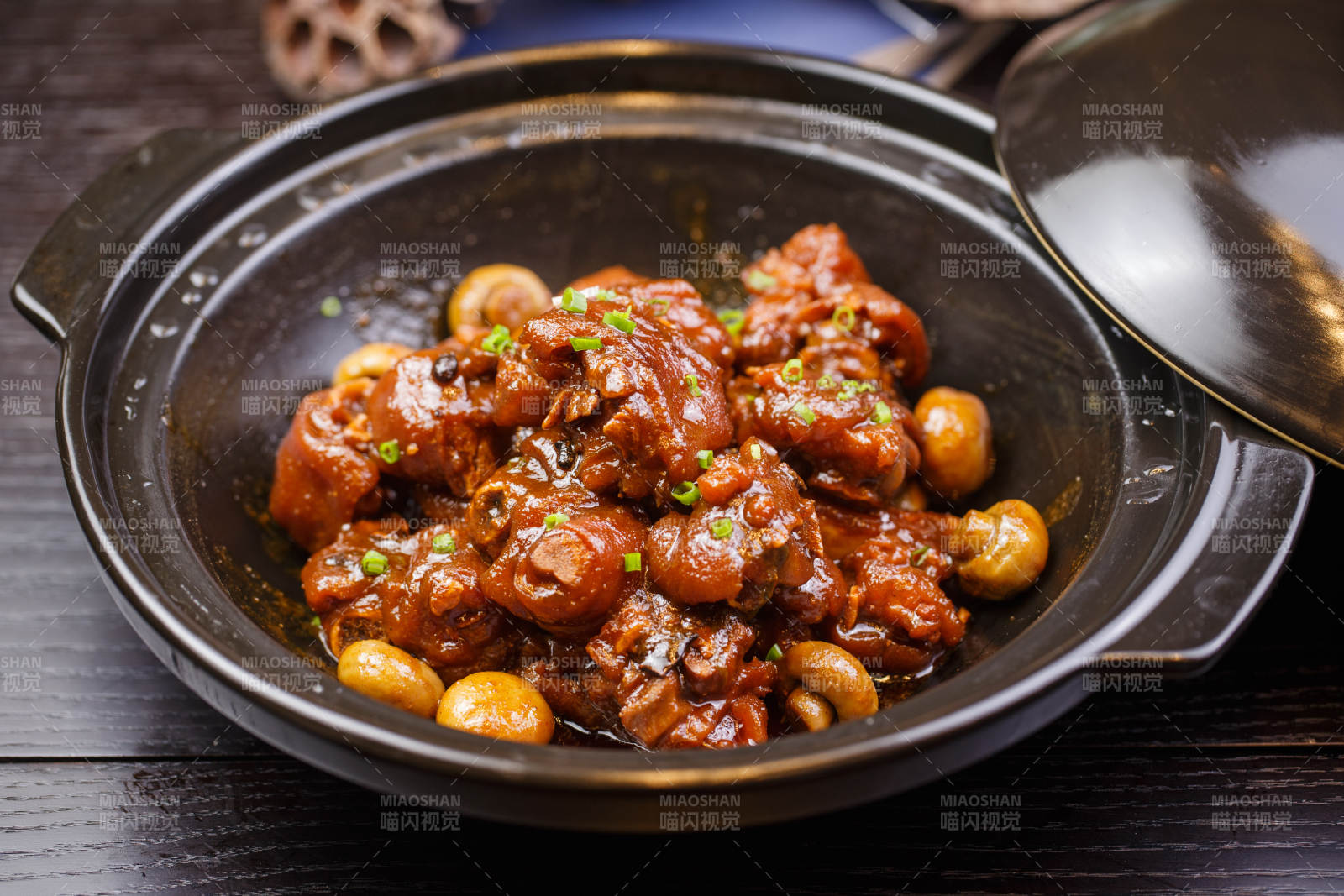 锅烧口蘑猪脚块图片