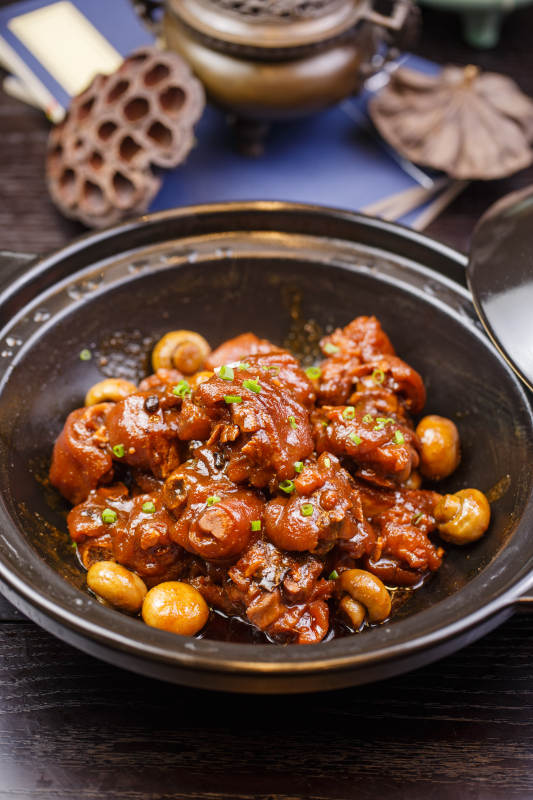 锅烧口蘑猪脚块图片