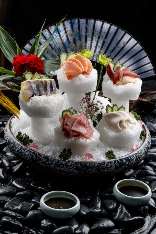 日式豪华海鲜刺身拼图片