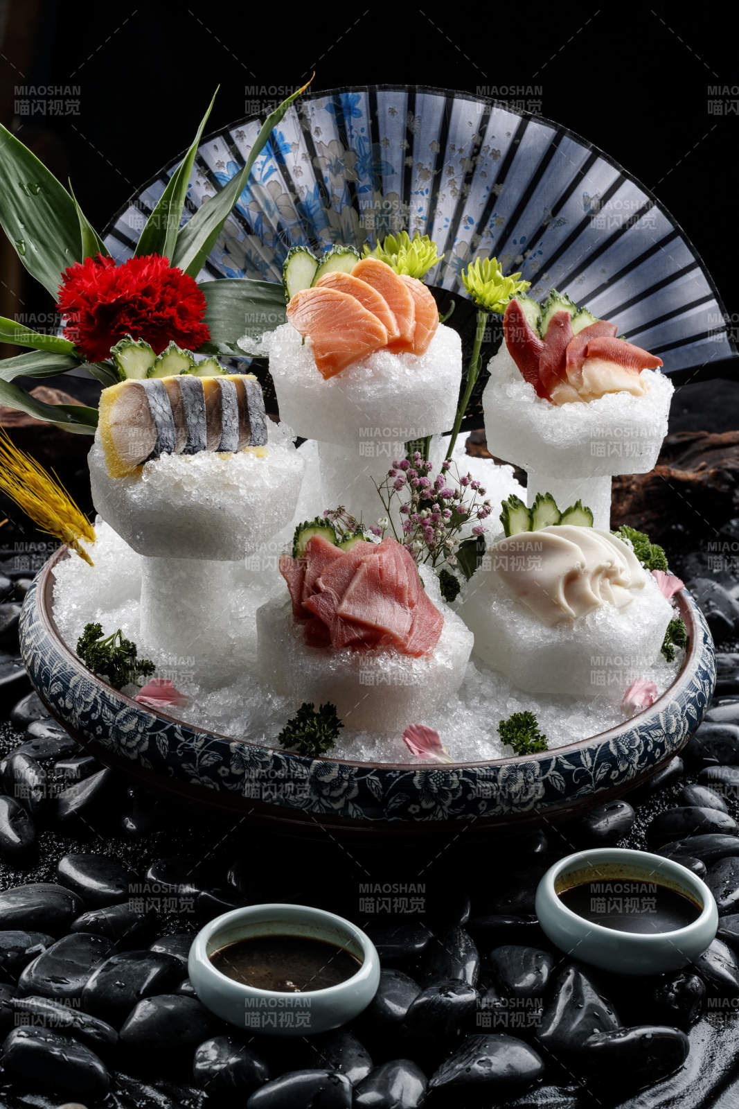 日式豪华海鲜刺身拼图片