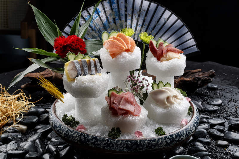 日式豪华海鲜刺身拼图片