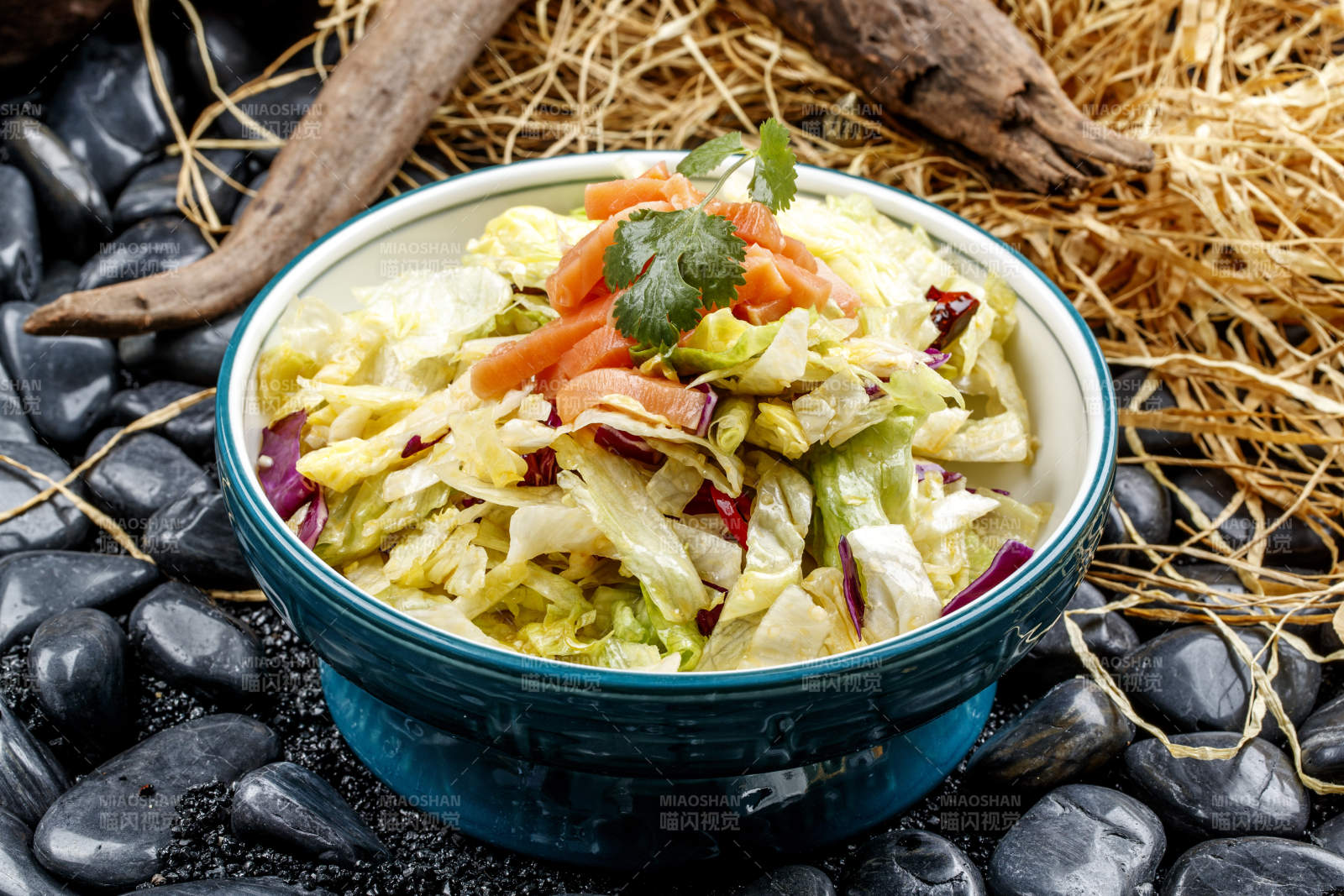 精美凉菜巧拌时蔬三文鱼图片