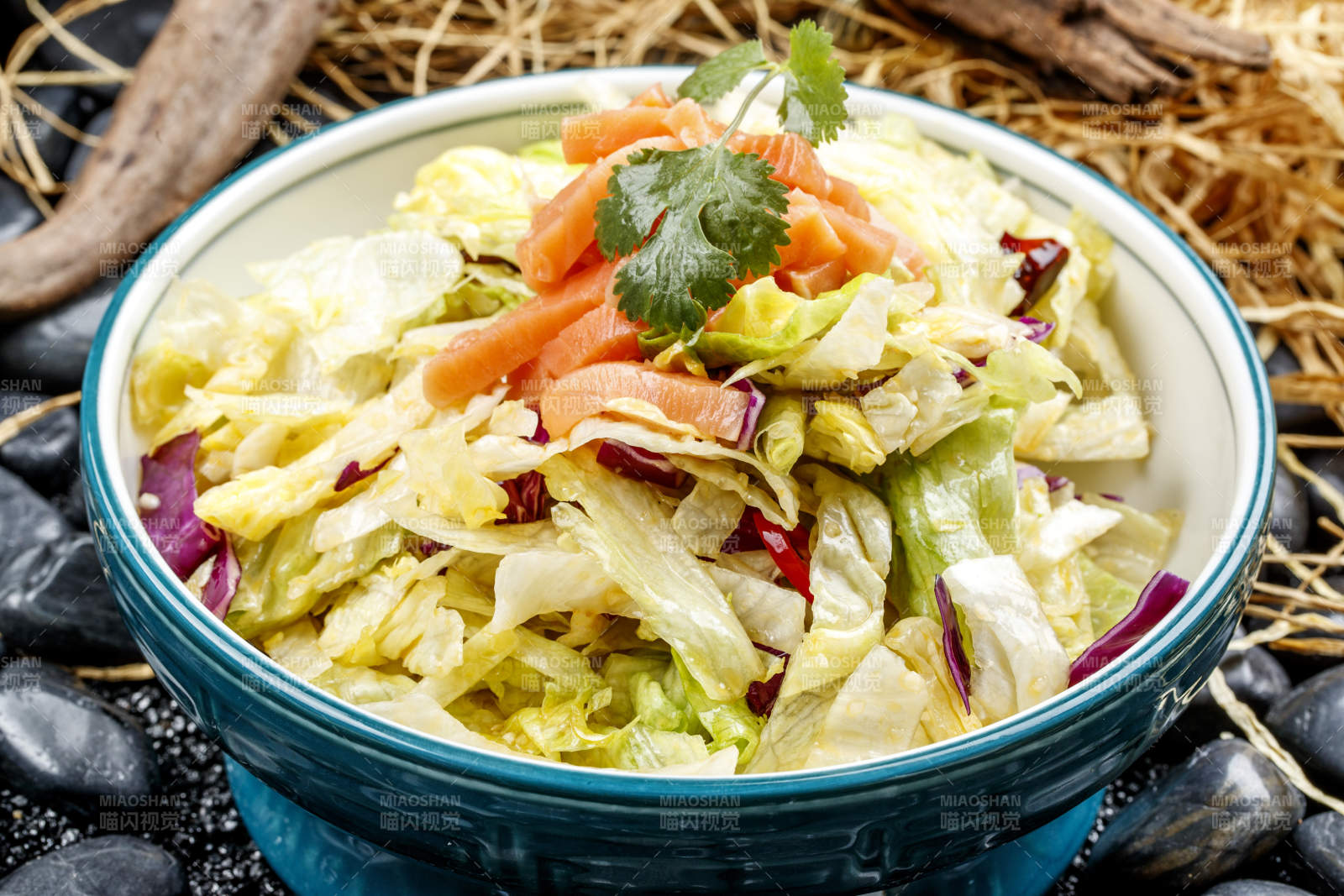 精美凉菜巧拌时蔬三文鱼图片