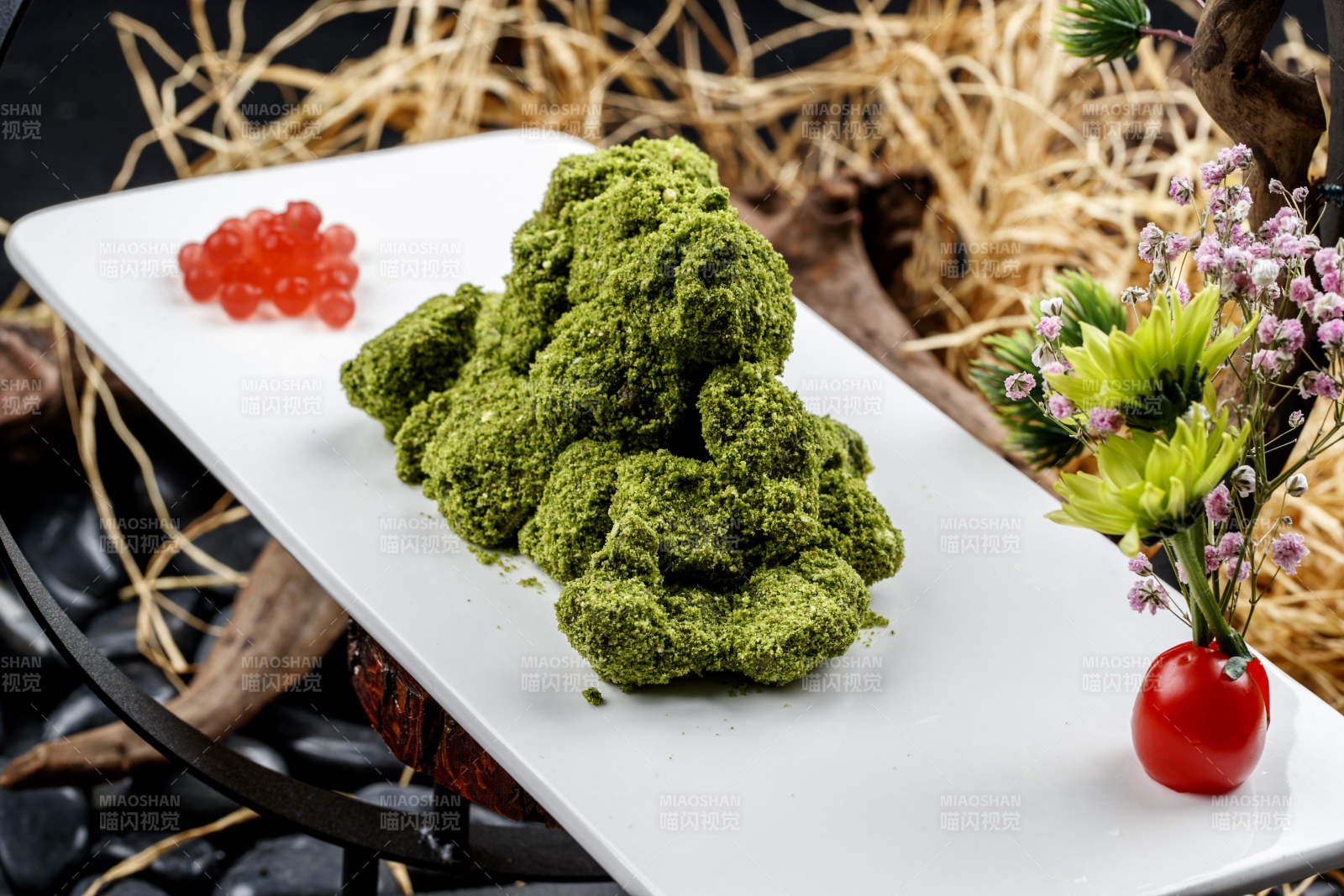 精美凉菜抹茶粉裹牛肉图片