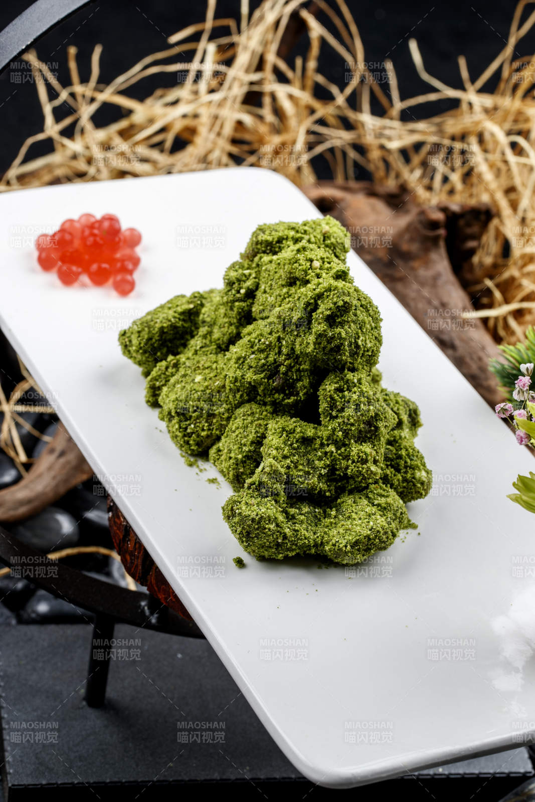 精美凉菜抹茶粉裹牛肉图片