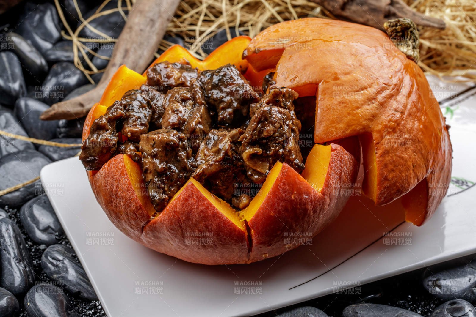 精美雕饰的金瓜酱肉图片