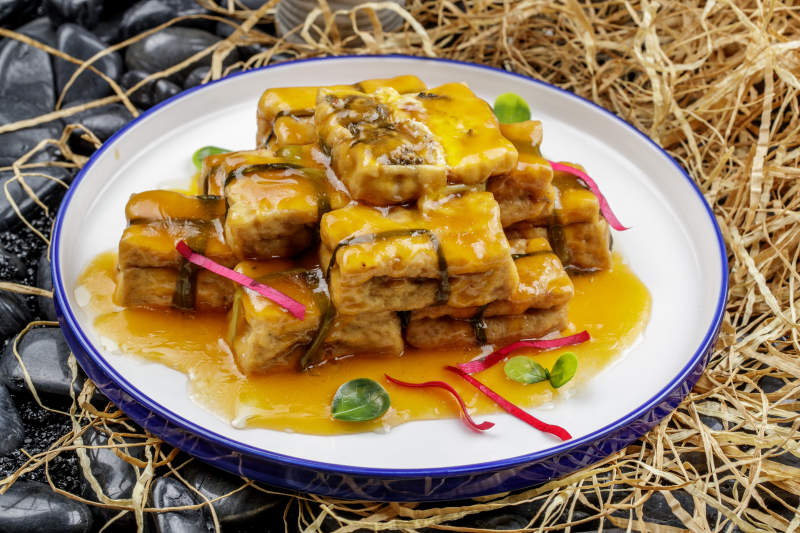 浇汁香炸豆腐盒图片