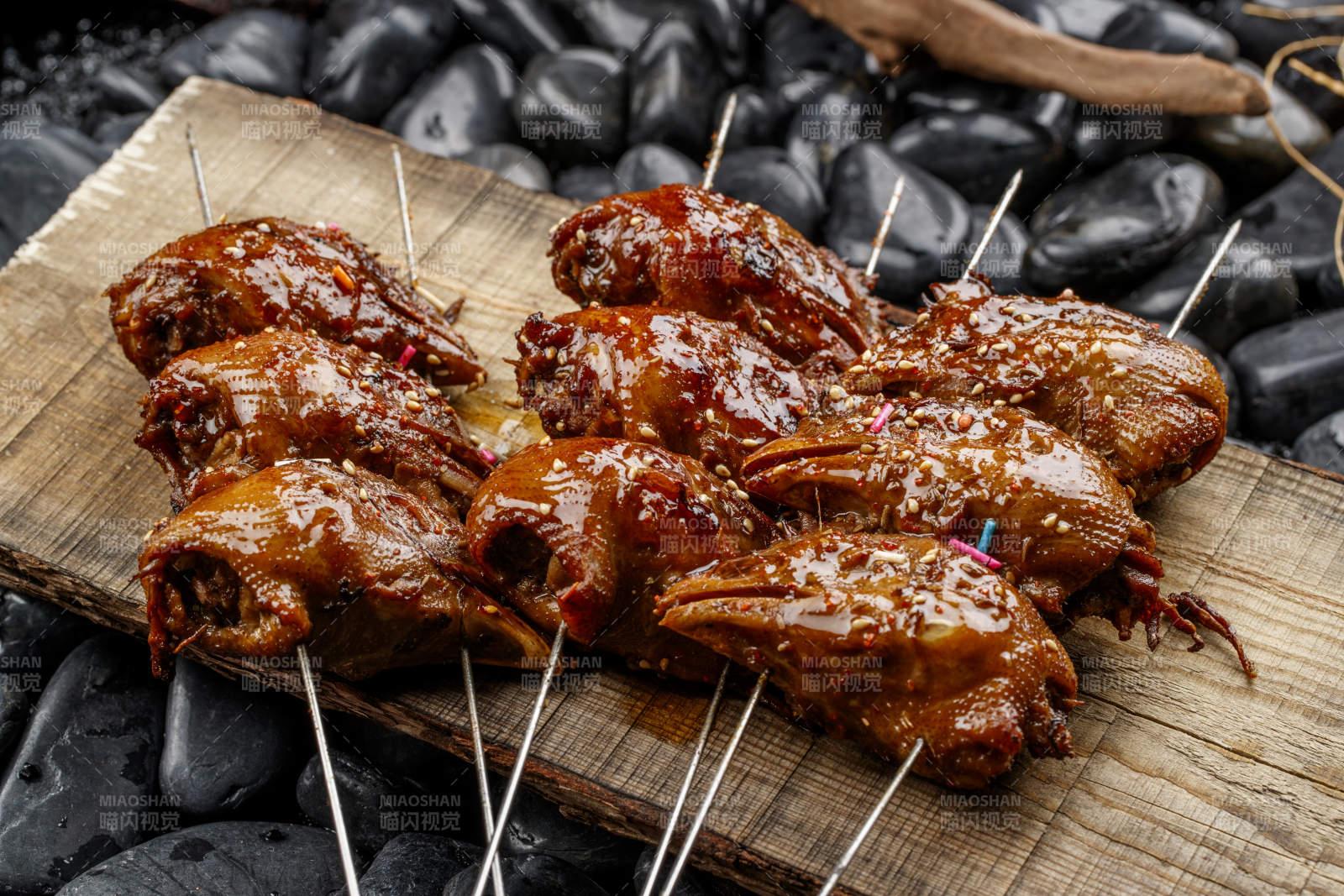 锦州烧烤秘制烤鸡头图片