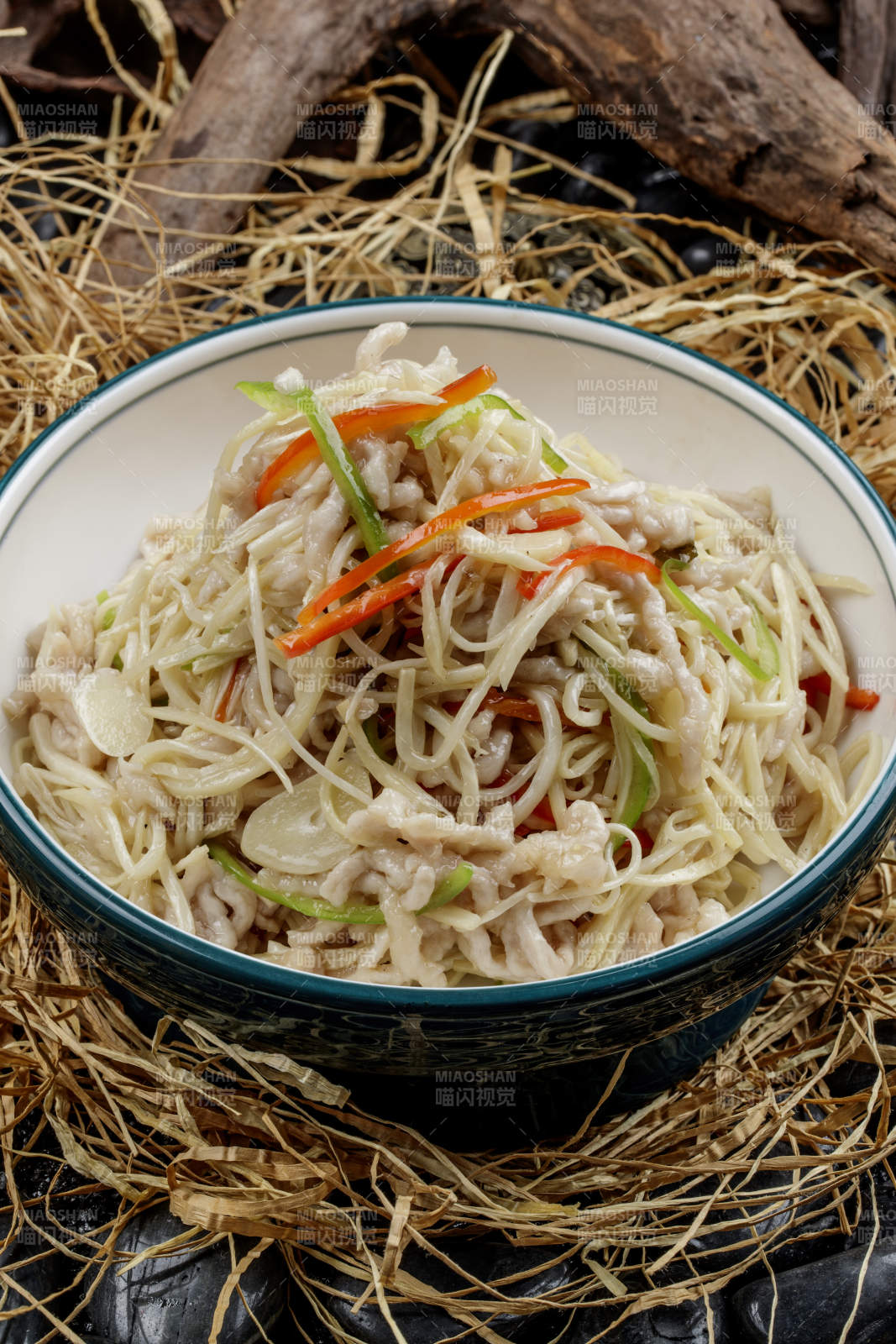 蒜子鸡丝炒金针菇图片