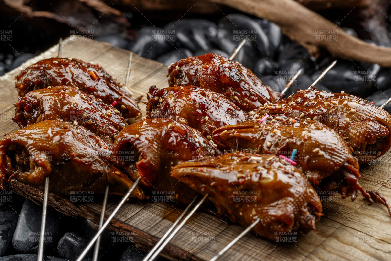 锦州烧烤秘制烤鸡头图片