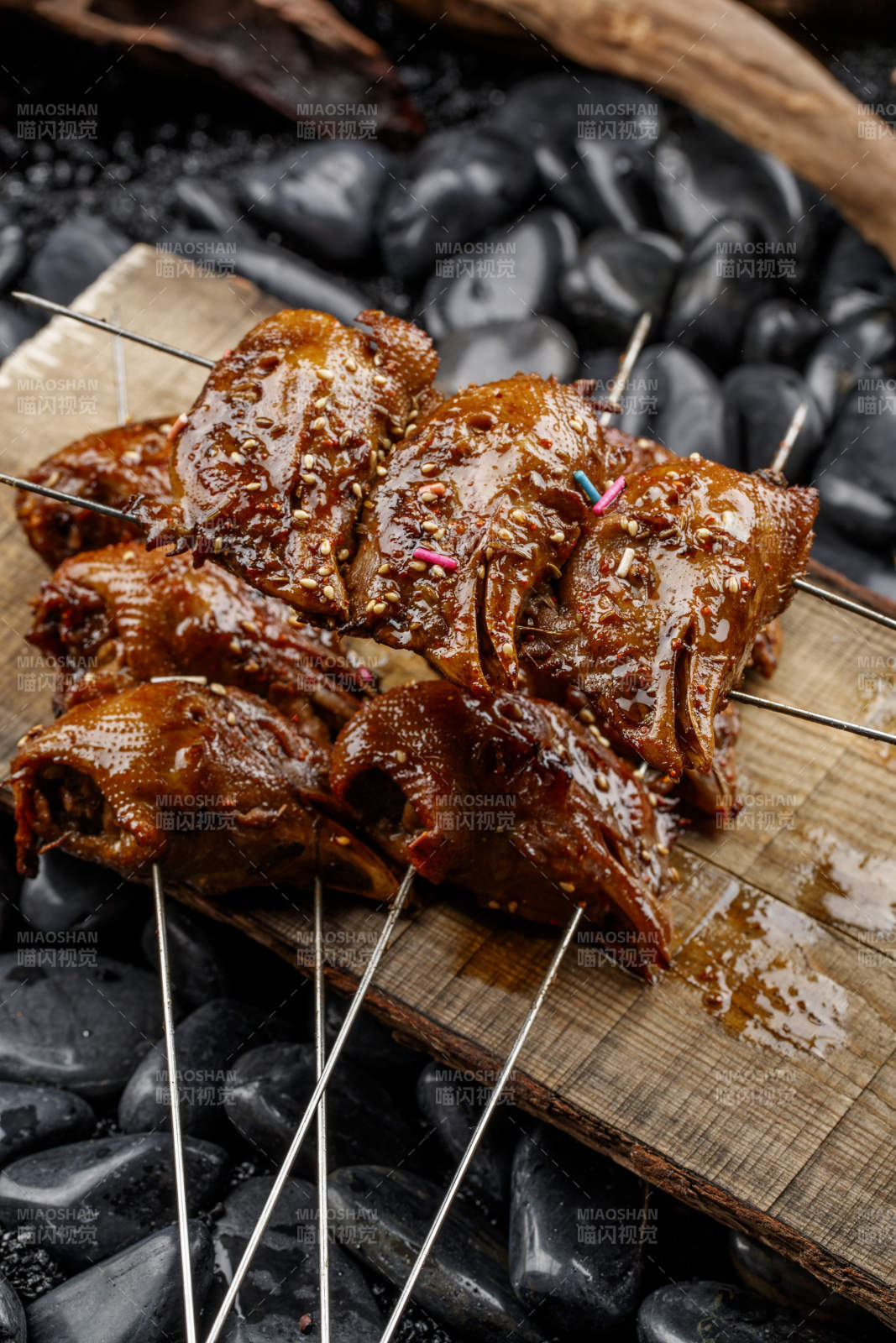 锦州烧烤秘制烤鸡头图片