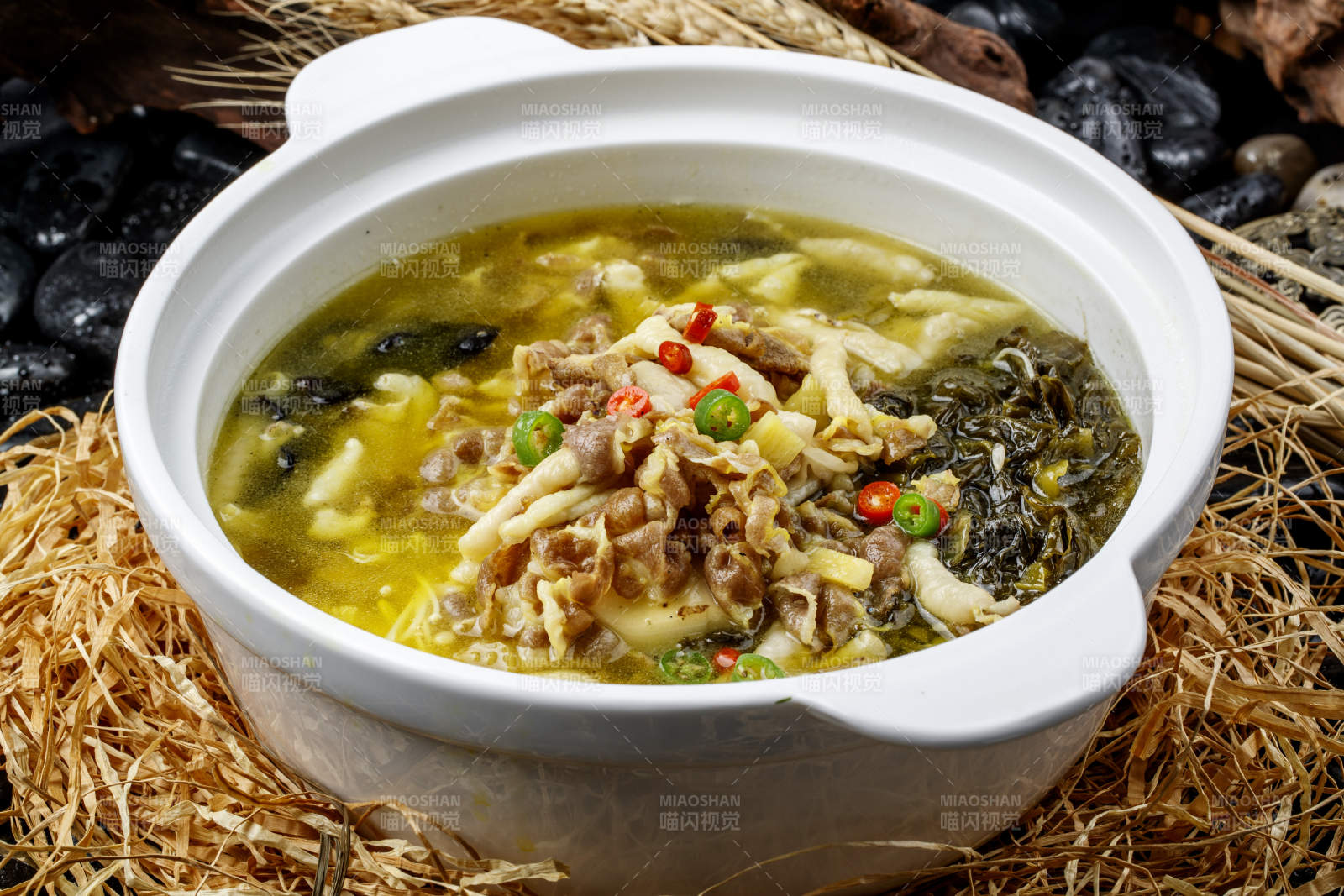 椒麻酸汤木耳金针菇煲猪肚丝图片