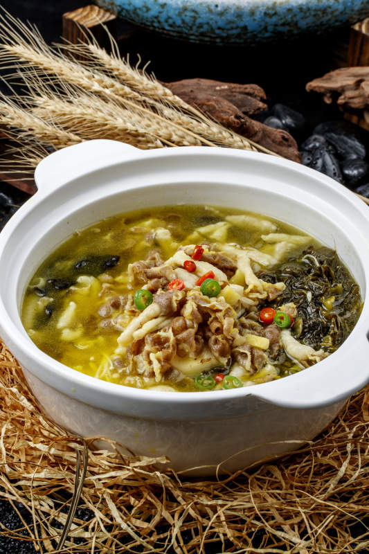 椒麻酸汤木耳金针菇煲猪肚丝图片