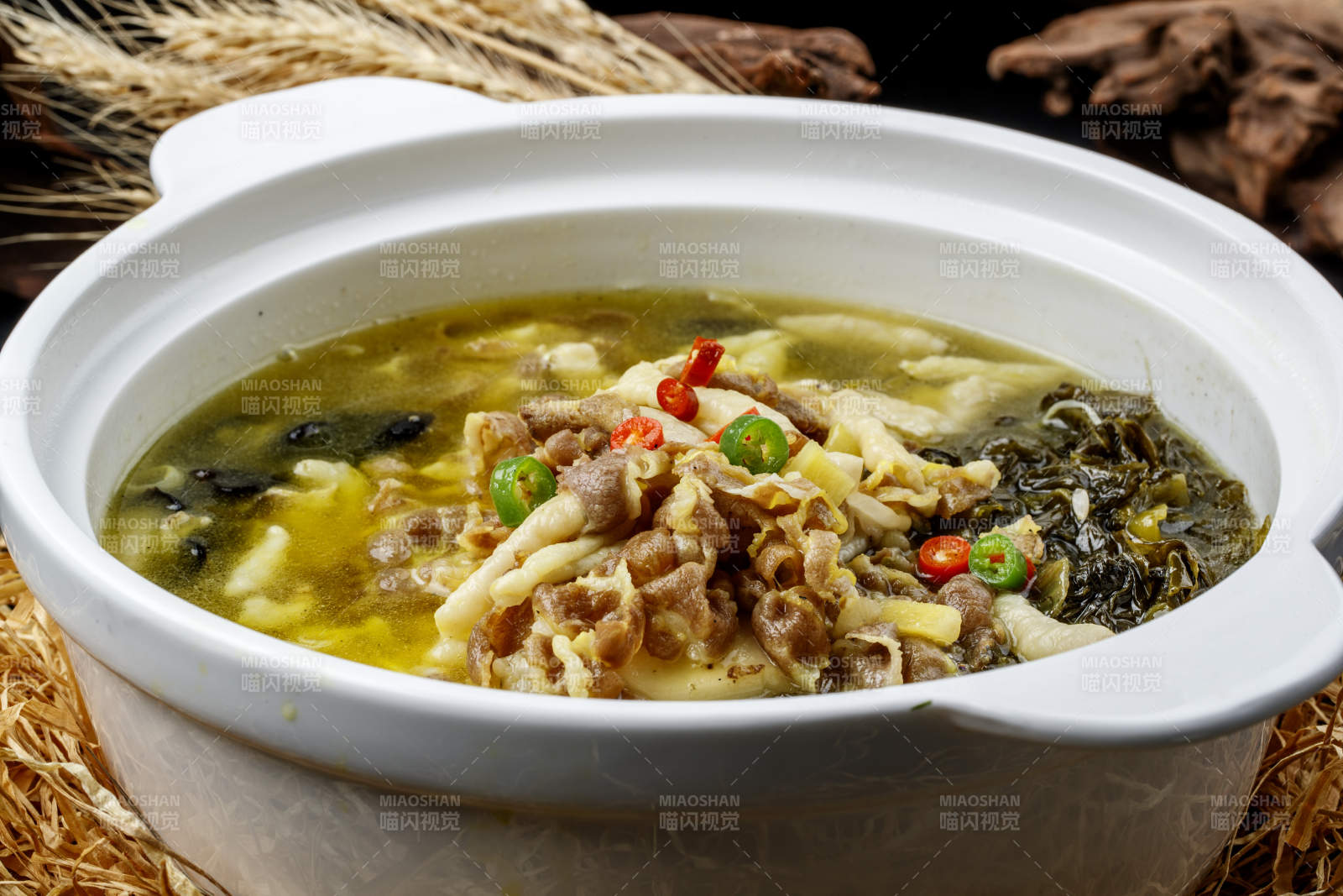 椒麻酸汤木耳金针菇煲猪肚丝图片