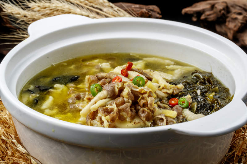 椒麻酸汤木耳金针菇煲猪肚丝图片